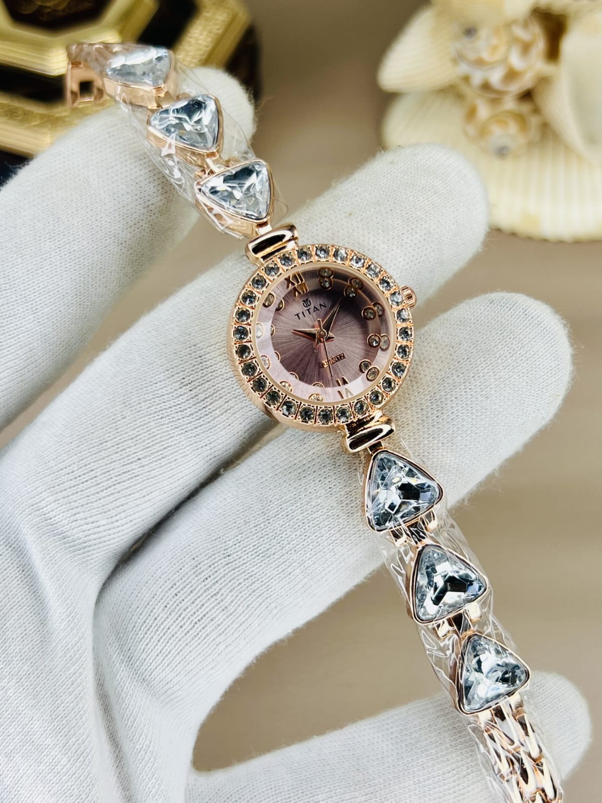 Titan Circle Dial Watch All color