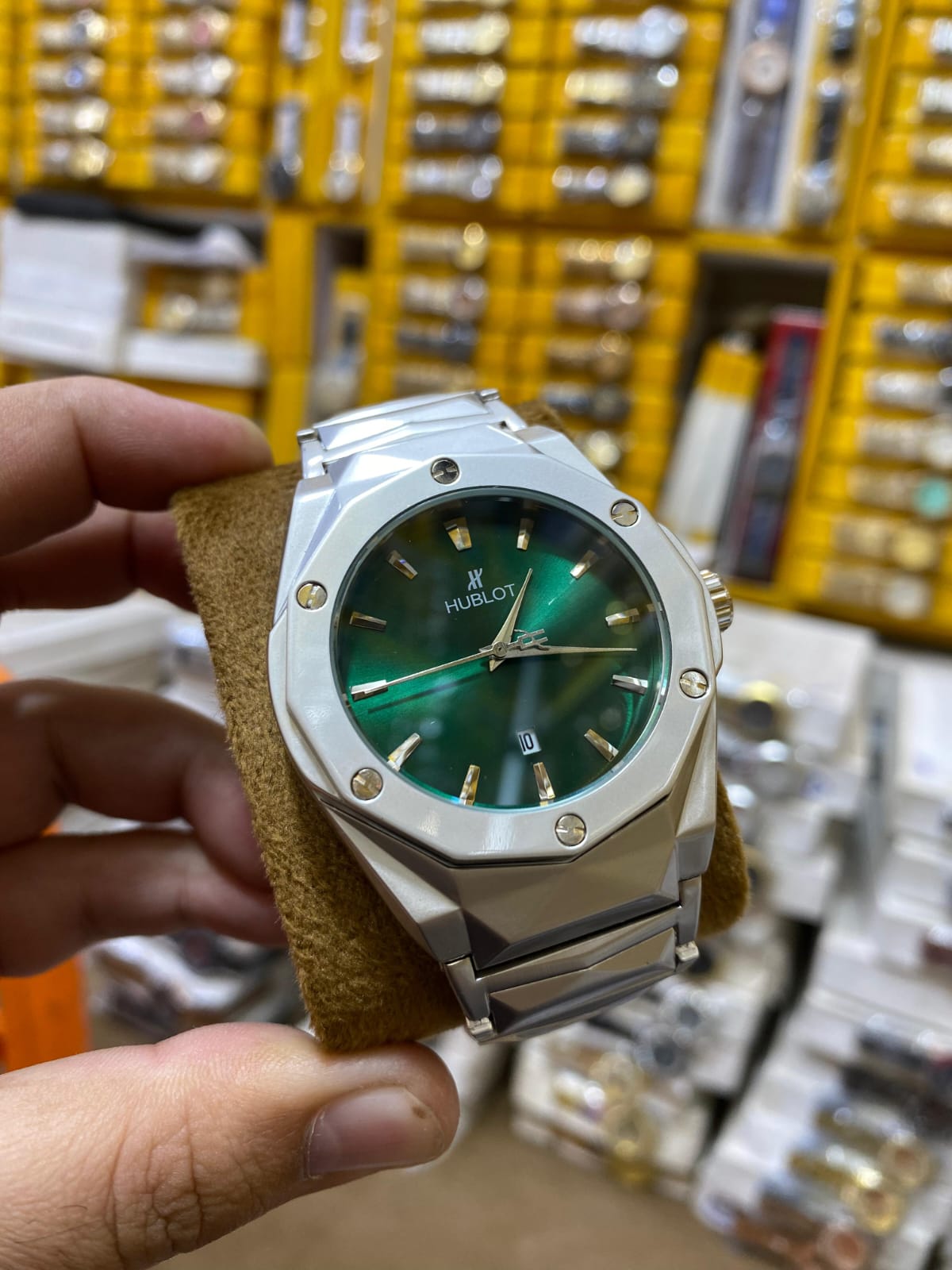 Hublot Men,s Watch With Daimond Cut Strap