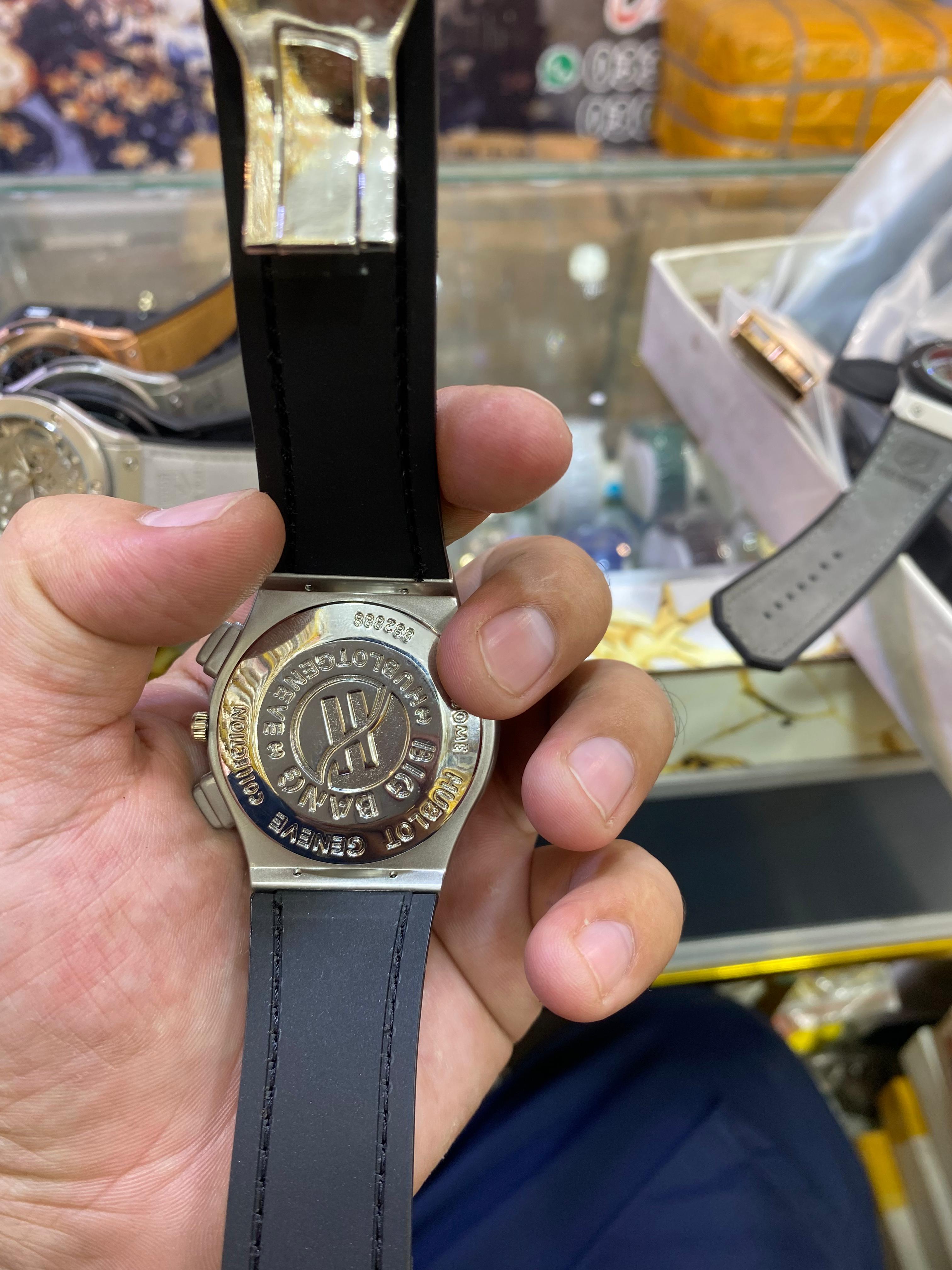 Hublot Men,s Watch With Leather Strap